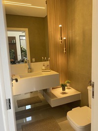 LUXUOSA CASA COM PISCINA NOVÍSSIMA, 5 SUÍTES + SALA DE CINEMA, WIFI