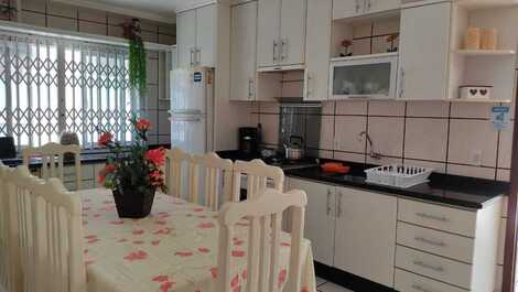 Imperdivel casa no centro Bombinhas Marynilto