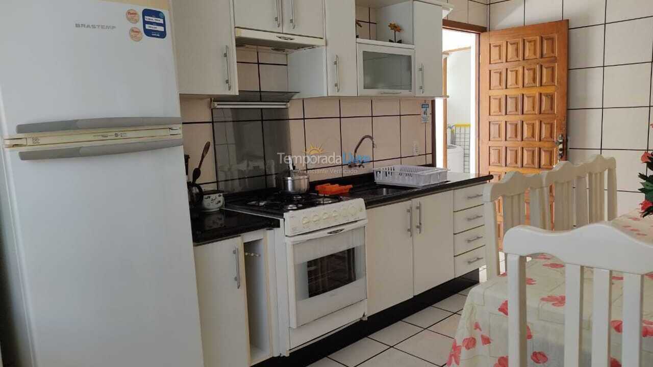 Casa para aluguel de temporada em Bombinhas (Praia de Bombinhas)