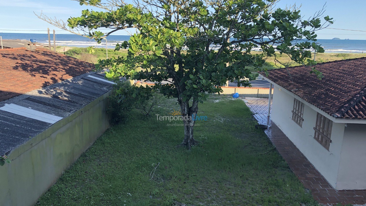 Apartamento para aluguel de temporada em Pontal do Paraná (Balneário Leblon)