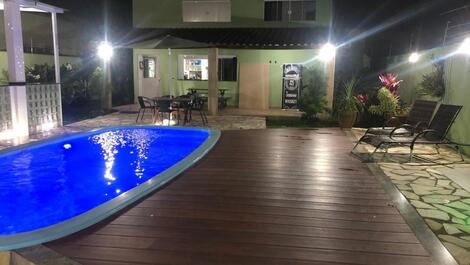 Casa para até 8 hóspedes na praia de lagoinha/ ubatuba