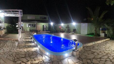 Casa para até 8 hóspedes na praia de lagoinha/ ubatuba