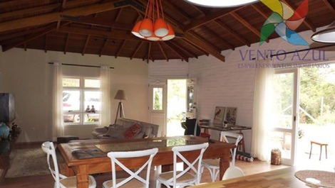 Sala conjugada com a cozinha