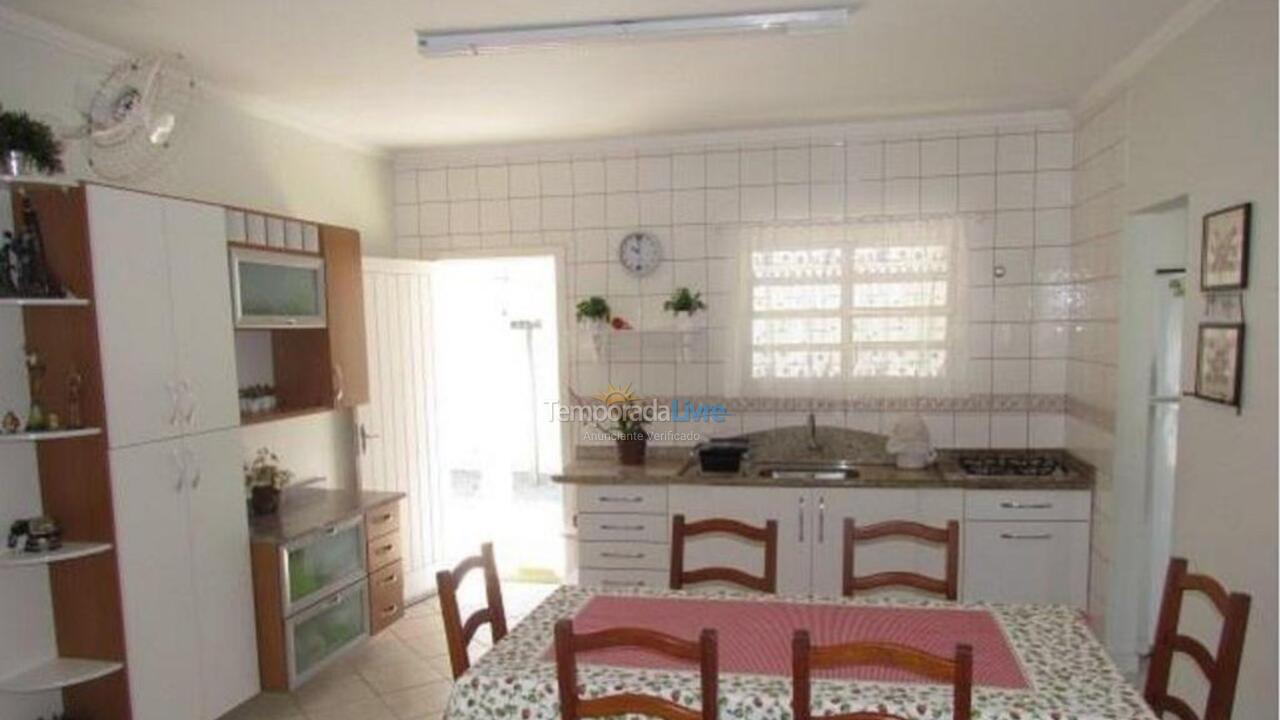 Casa para alquiler de vacaciones em Governador Celso Ramos (Praia de Palmas)