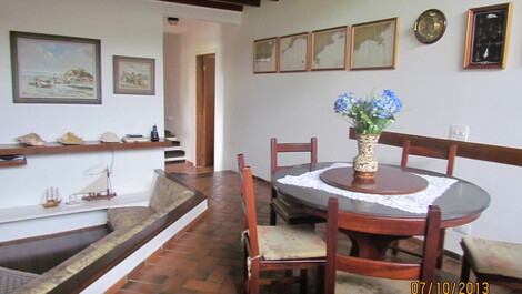 Sala e mesa de jantar