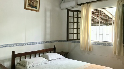 Casa a 50 m. da Praia dos Ingleses, climatizada, c/ piscina e jacuzzi.