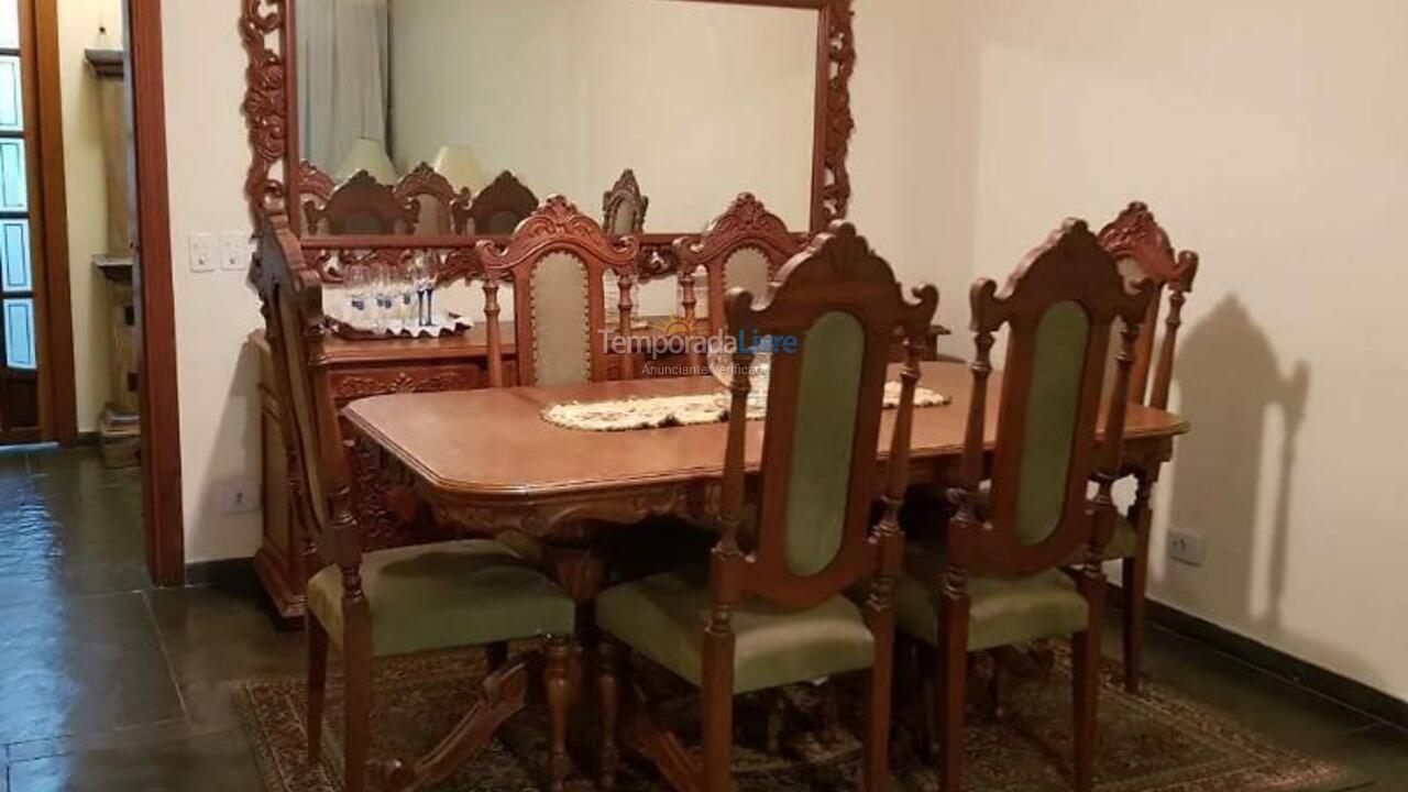 Apartamento para aluguel de temporada em Guarujá (Pitangueiras)