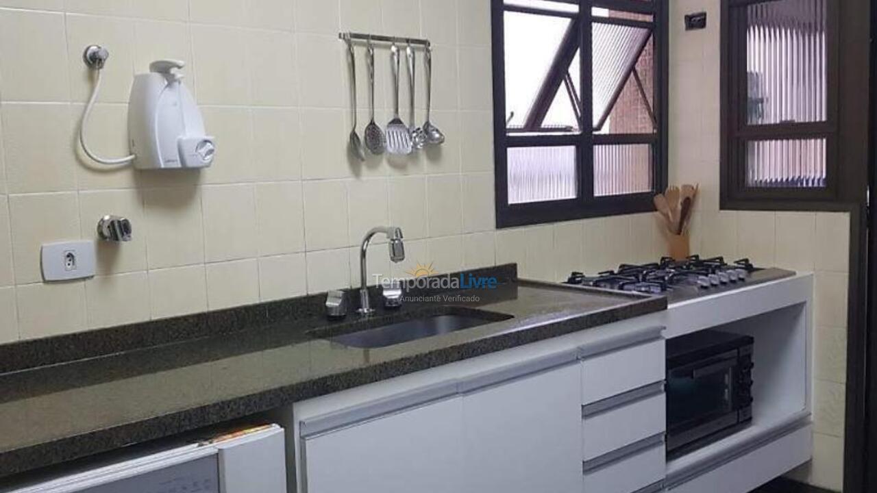 Apartamento para aluguel de temporada em Guarujá (Pitangueiras)