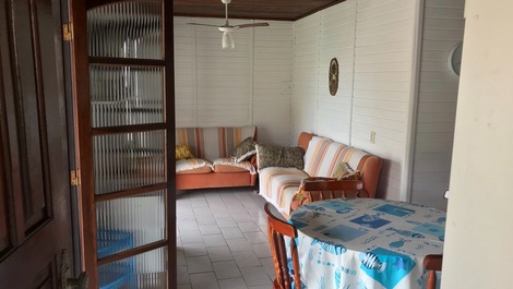 Ótimo imóvel na 1 quadra da Prainha, 3 quartos com ventiladores