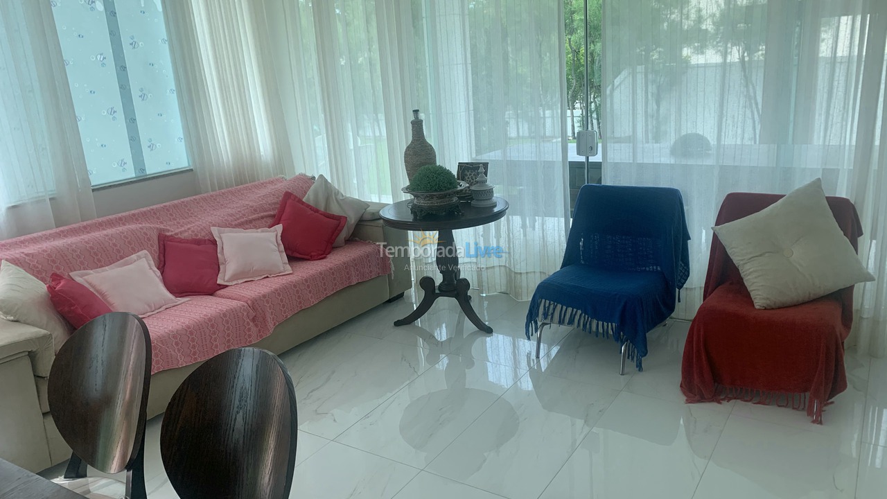 Casa para aluguel de temporada em Camaçari (Praia de Guarajuba)