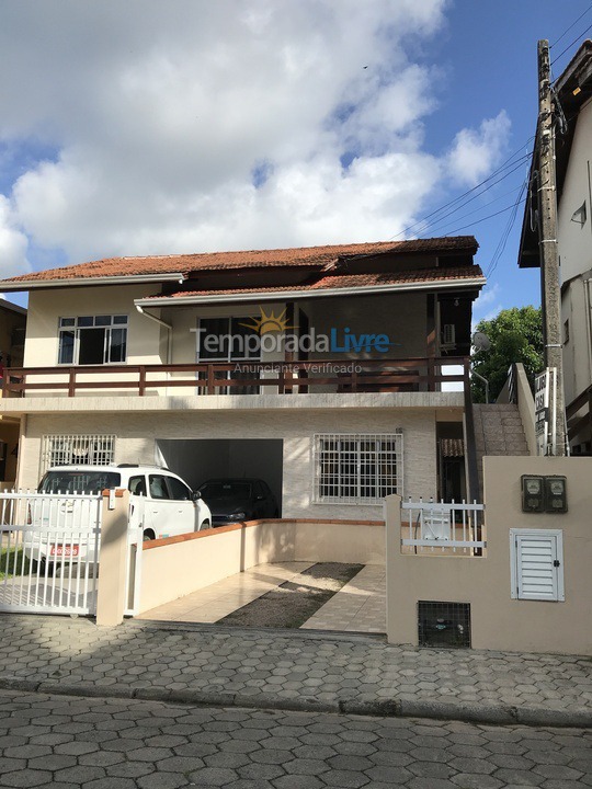 Casa para aluguel de temporada em Bombinhas (Canto Grande)