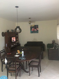 Linda chácara em condomínio fechado