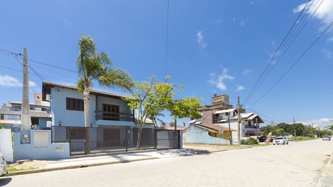 CASA PATTA * 5 QUARTOS * PISCINA * 350 mts da Praia de Mariscal