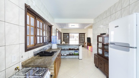 CASA PATTA * 5 QUARTOS * PISCINA * 350 mts da Praia de Mariscal