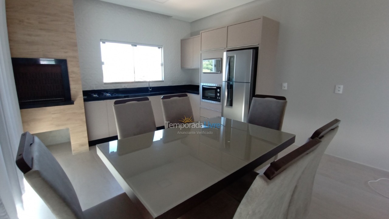 Apartamento para aluguel de temporada em Bombinhas (Canto Grande)