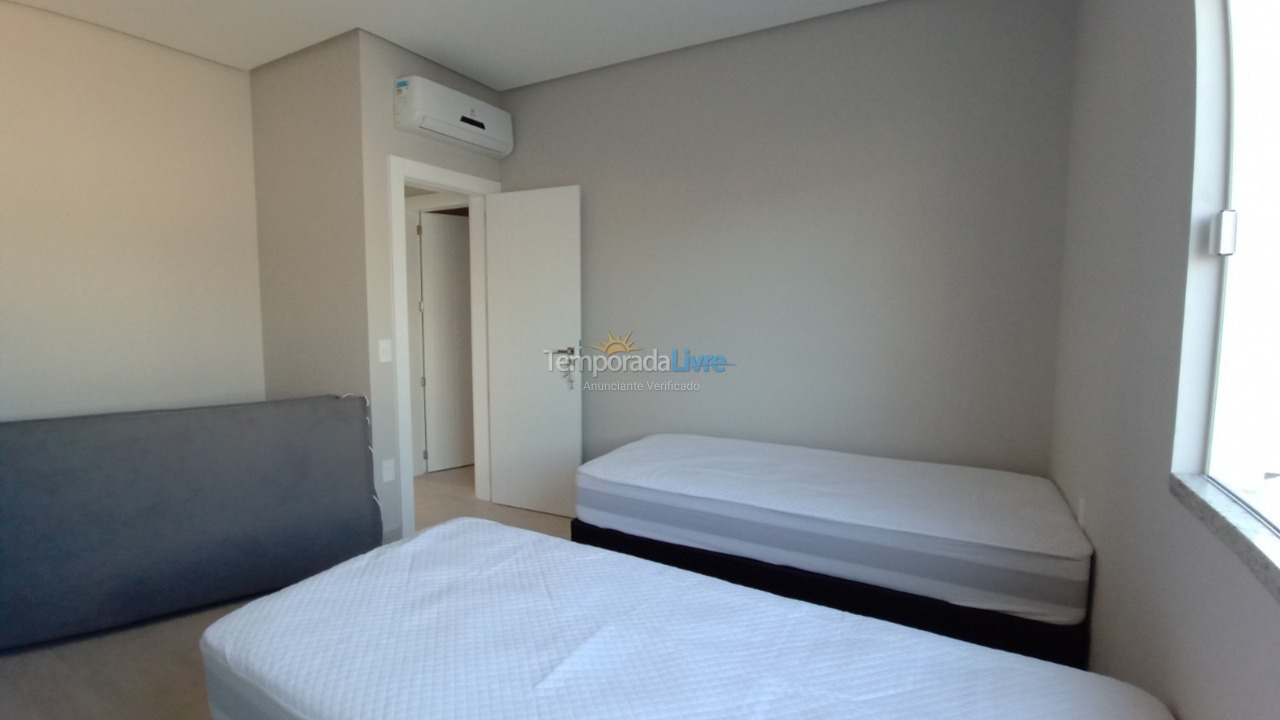 Apartamento para aluguel de temporada em Bombinhas (Canto Grande)