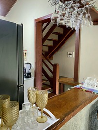 Cozinha Americana com Taças