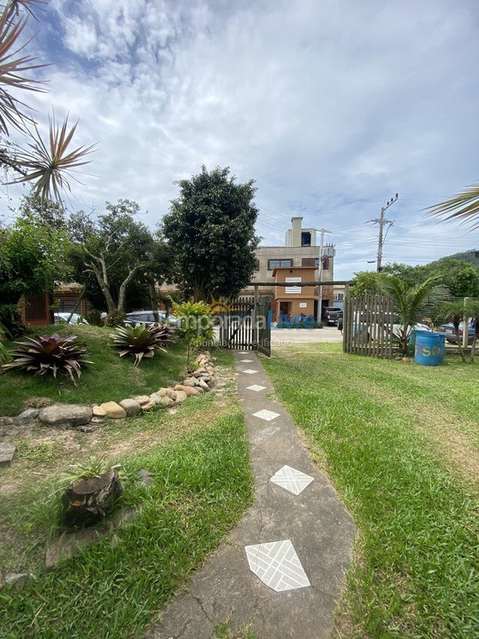 Casa para aluguel de temporada em Garopaba (Praia da Ferrugem)