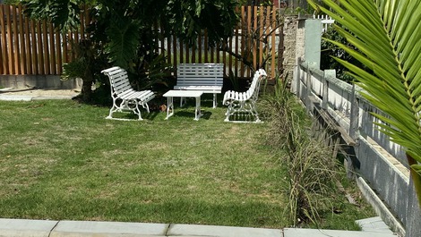 Excelente casa 2 quadras da Praia Central! Piscina e climatização ! !