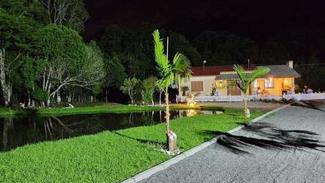 E nas épocas de festa não faltam as decorações temáticas