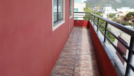 FIT FRONT FOR THE SEA