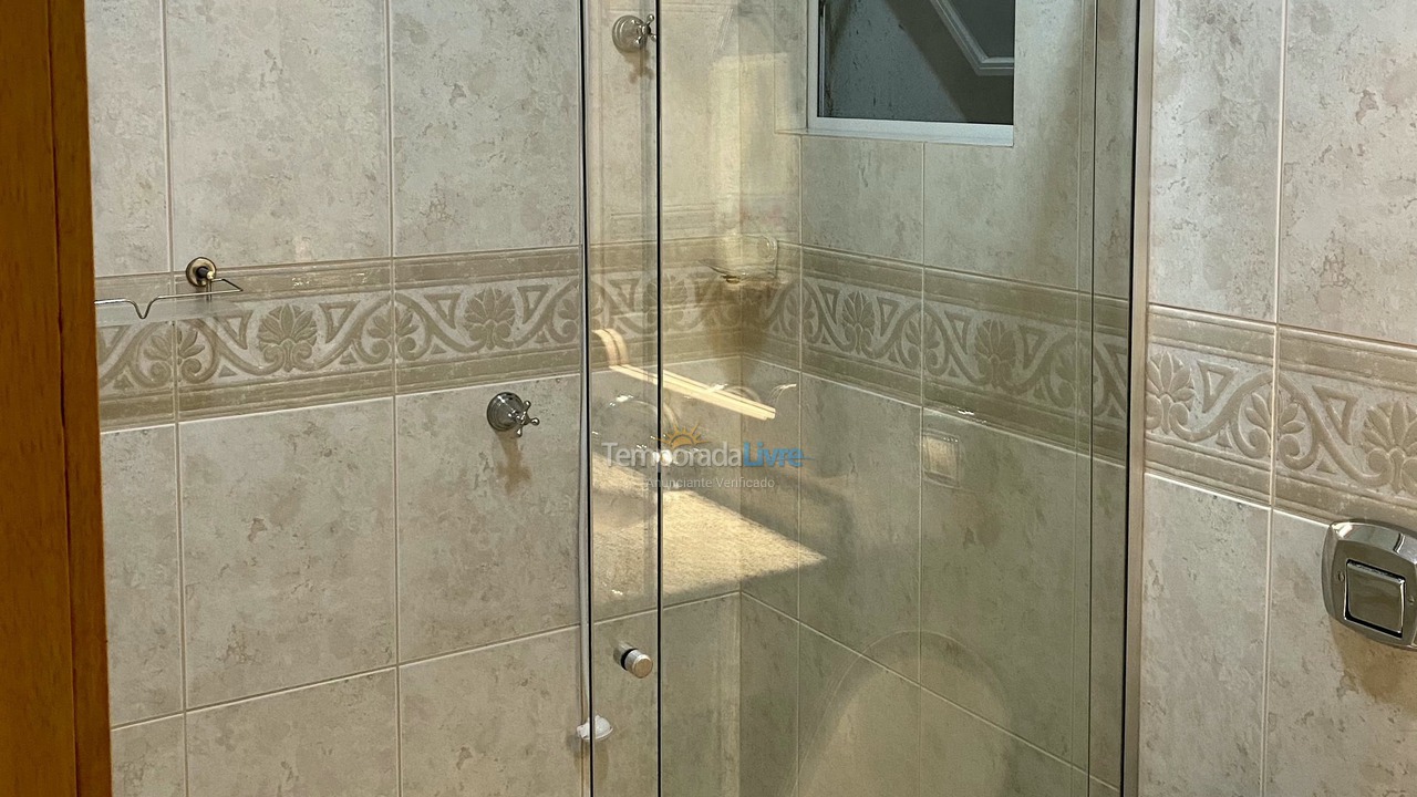 Apartamento para aluguel de temporada em Itapema (Meia Praia)