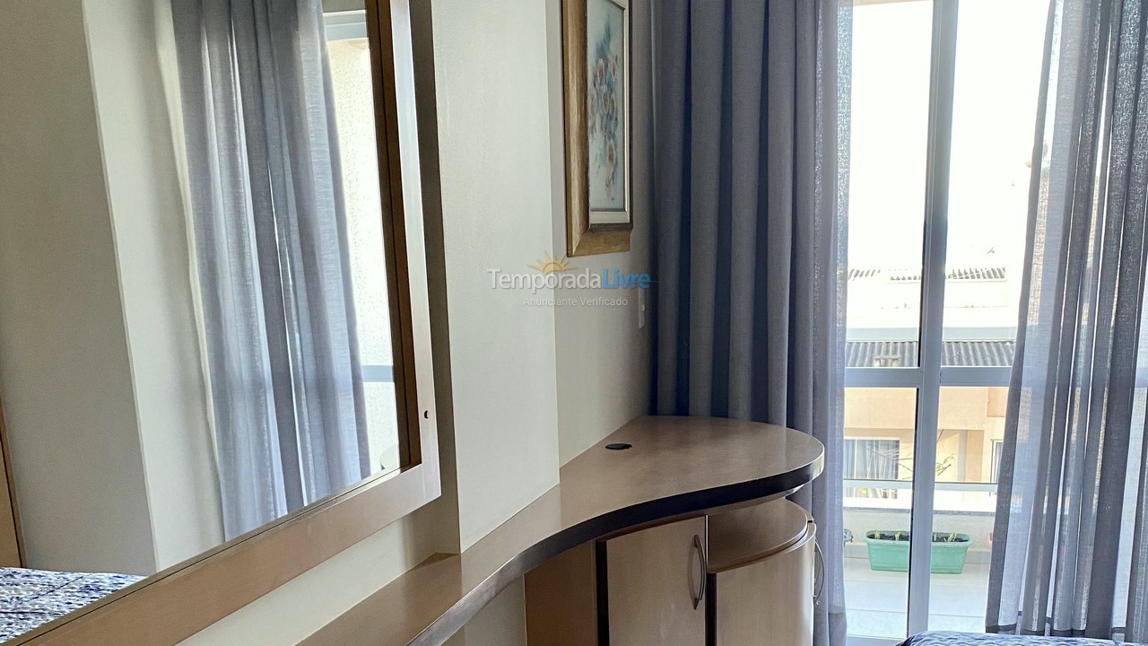 Apartamento para aluguel de temporada em Itapema (Meia Praia)