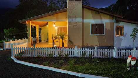 Chalé das montanhas, casa totalmente equipada, mobiliada e decorada