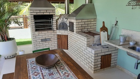 Maravilhosa casa à beira do Rio Jacuípe, excelente área gourmet