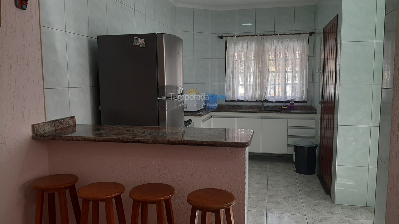Casa para aluguel de temporada em Caraguatatuba (Praia da Mococa)