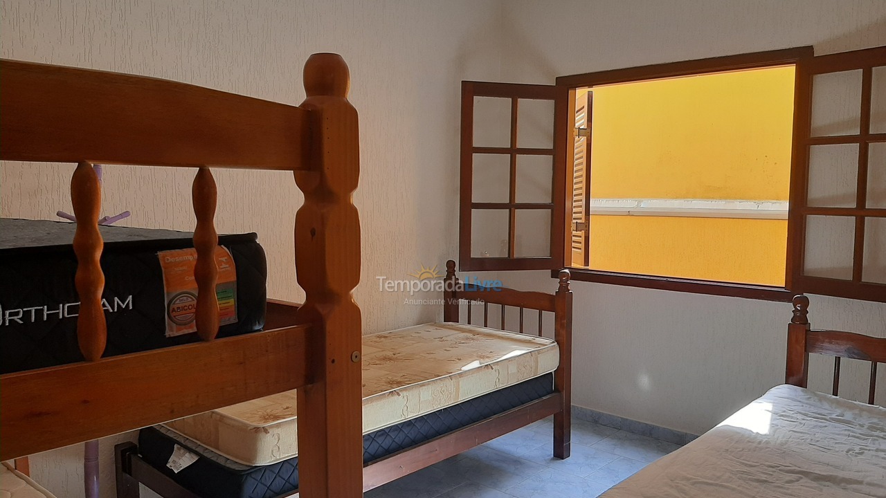 Casa para aluguel de temporada em Caraguatatuba (Praia da Mococa)
