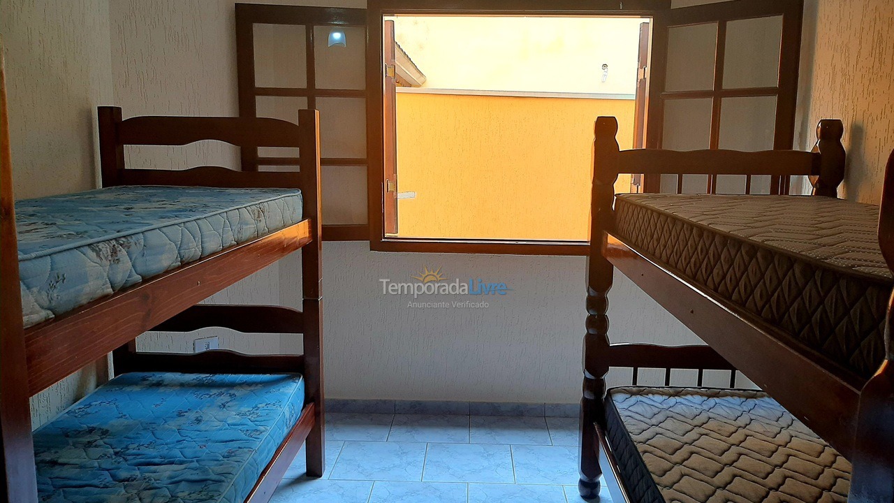 Casa para aluguel de temporada em Caraguatatuba (Praia da Mococa)