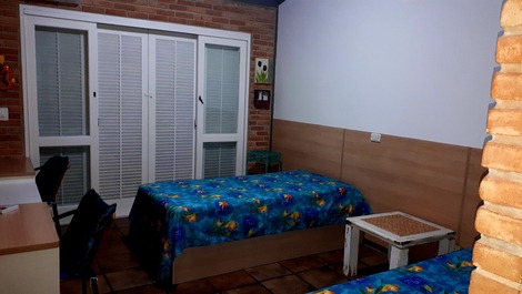 Suíte 2 -  4 camas solteiro