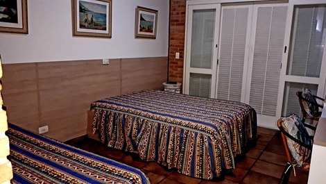 Suíte 1  - 1 cama de casal e 2 solteiro 