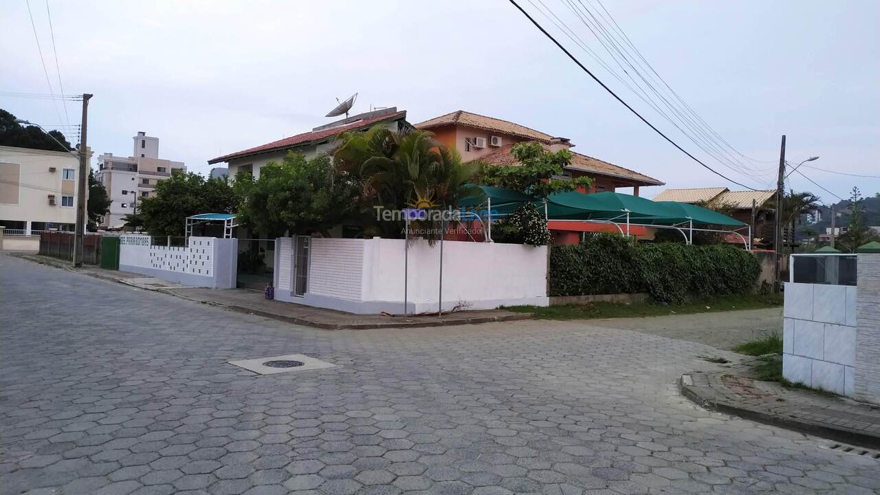 Apartamento para aluguel de temporada em Bombinhas (Praia de Bombas)