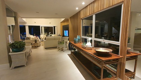 Hermosa casa de lujo con 6 suites en la Riviera de São Lourenço