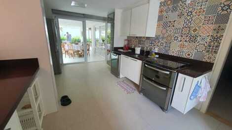 BEACH HOUSE IN CLOSED CONDOMINIUM (GUARAJUBA) BAHIA