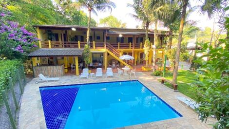 6 SUITES, AIR, WI-FI, GUARATUBA BEACH WITH NATURE QUIET PLACE