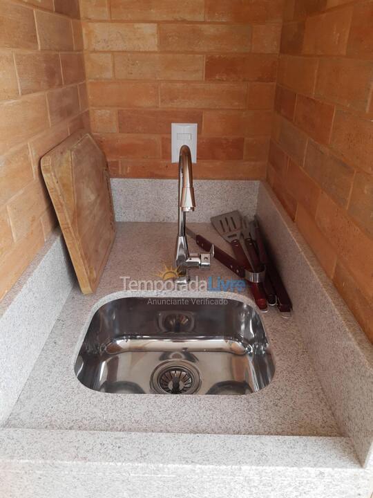 Apartamento para aluguel de temporada em Governador Celso Ramos (Praia de Palmas)