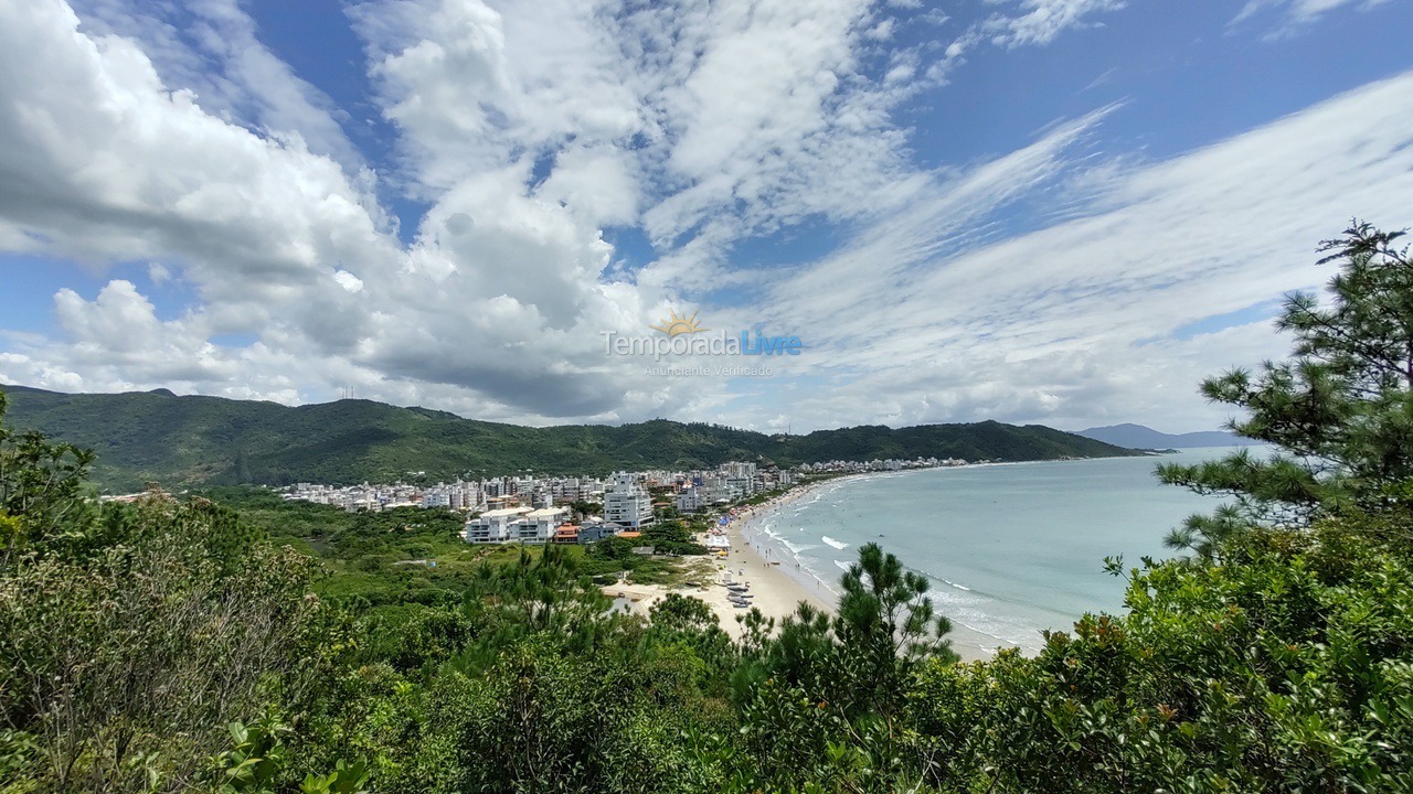 Apartamento para aluguel de temporada em Governador Celso Ramos (Praia de Palmas)
