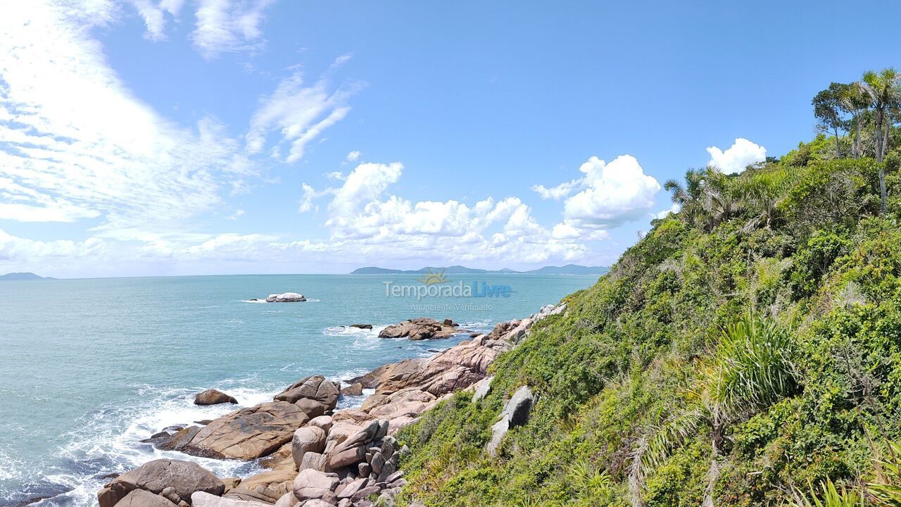 Apartamento para aluguel de temporada em Governador Celso Ramos (Praia de Palmas)