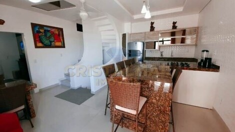Triplex Frente Mar em Bombinhas – 4 Quartos e Piscina