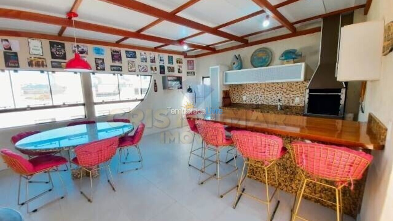 Casa para aluguel de temporada em Bombinhas (Praia de Bombas)