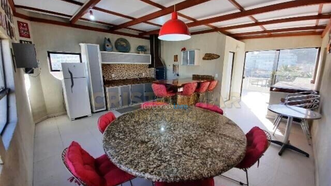 Casa para aluguel de temporada em Bombinhas (Praia de Bombas)