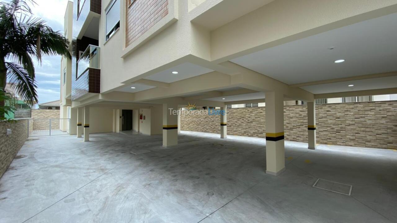 Apartamento para aluguel de temporada em Governador Celso Ramos (Praia de Palmas)