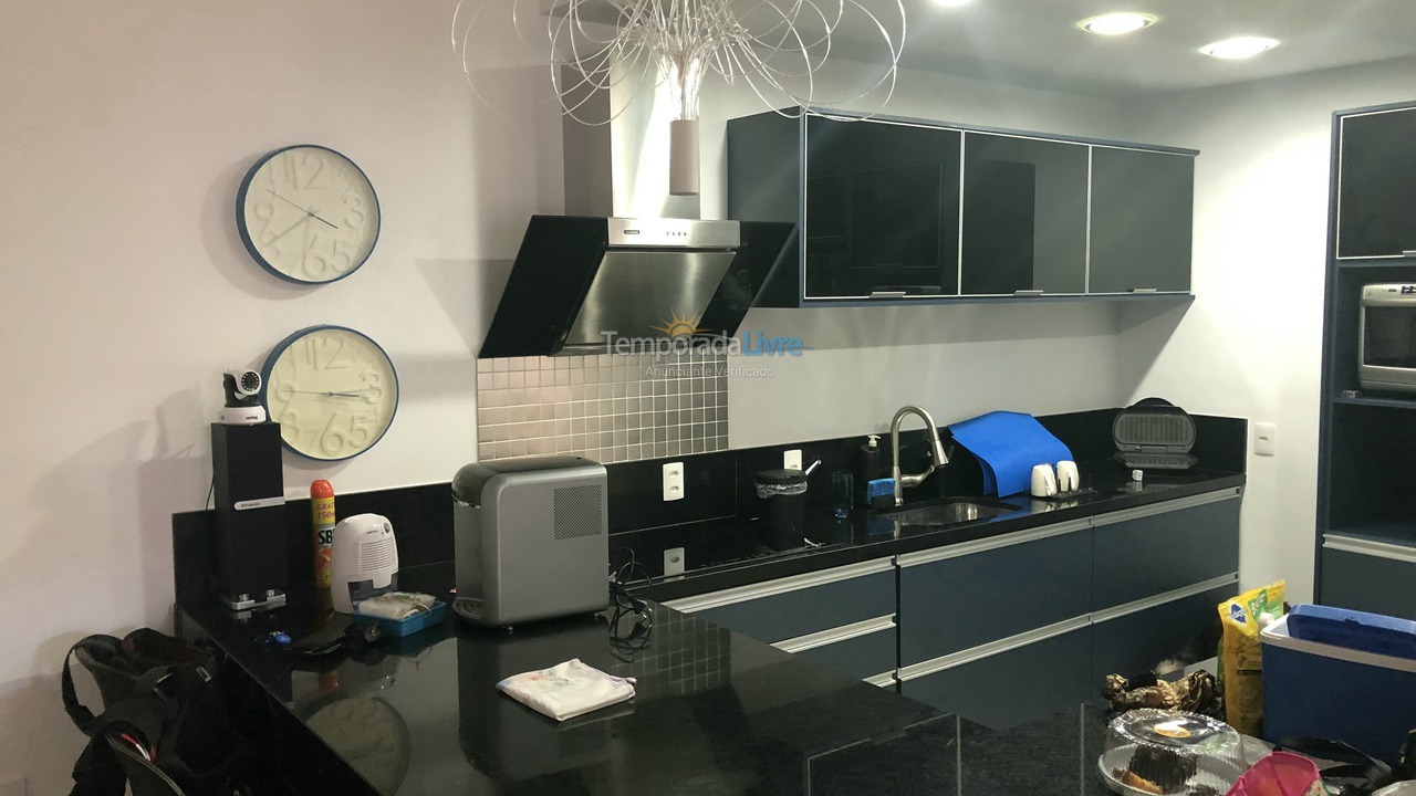 Apartamento para aluguel de temporada em Guarujá (Enseada Tortugas)