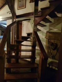 BEAUTIFUL RUSTIC STYLE HOUSE NEAR THE BEACH