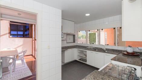 HOME GOOD PRICE! FOUR BEDROOMS, SWIMMING POOL, CONDOMINIUM, VIEW