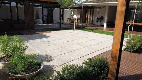 5 suites de pie sobre la amplia y cómoda arena