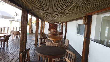 5 suites de pie sobre la amplia y cómoda arena